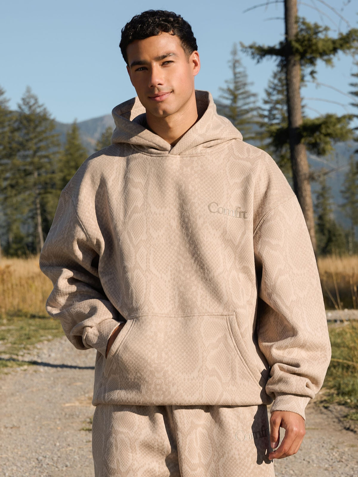 Minimalist Hoodie – Mega
