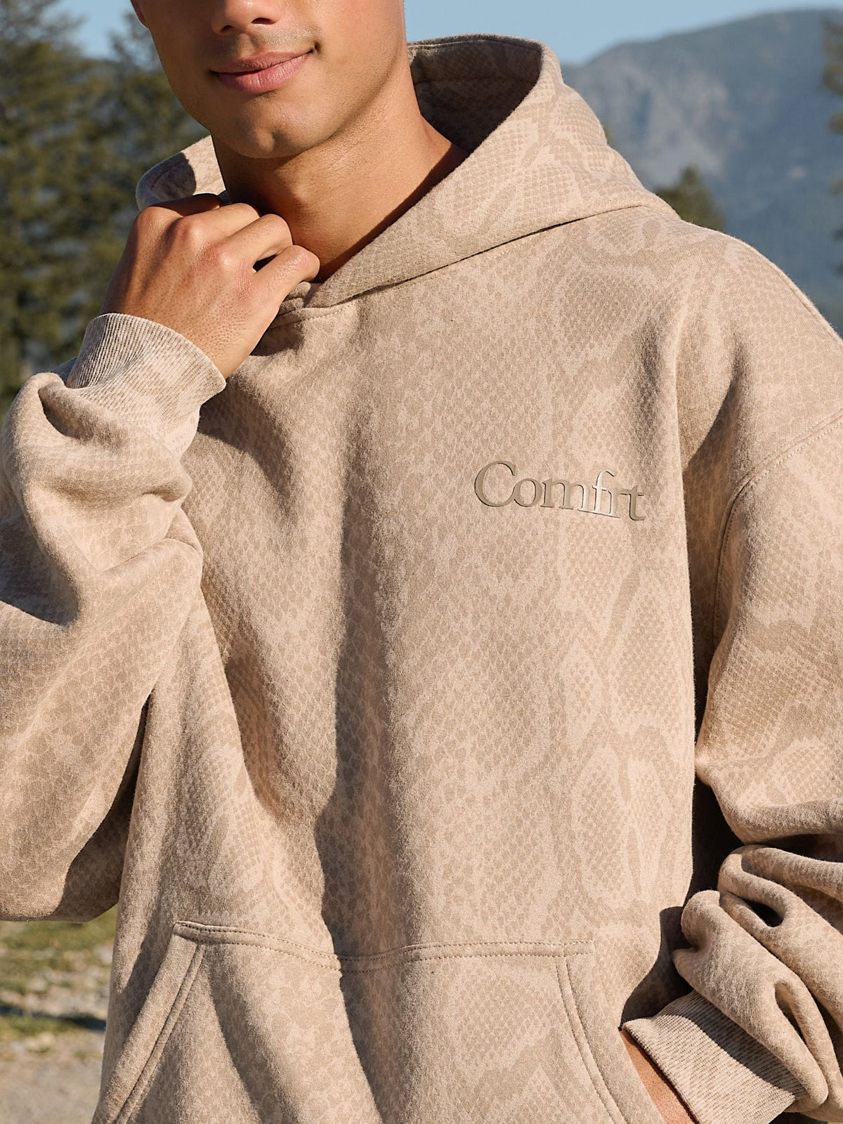Minimalist Hoodie – Mega