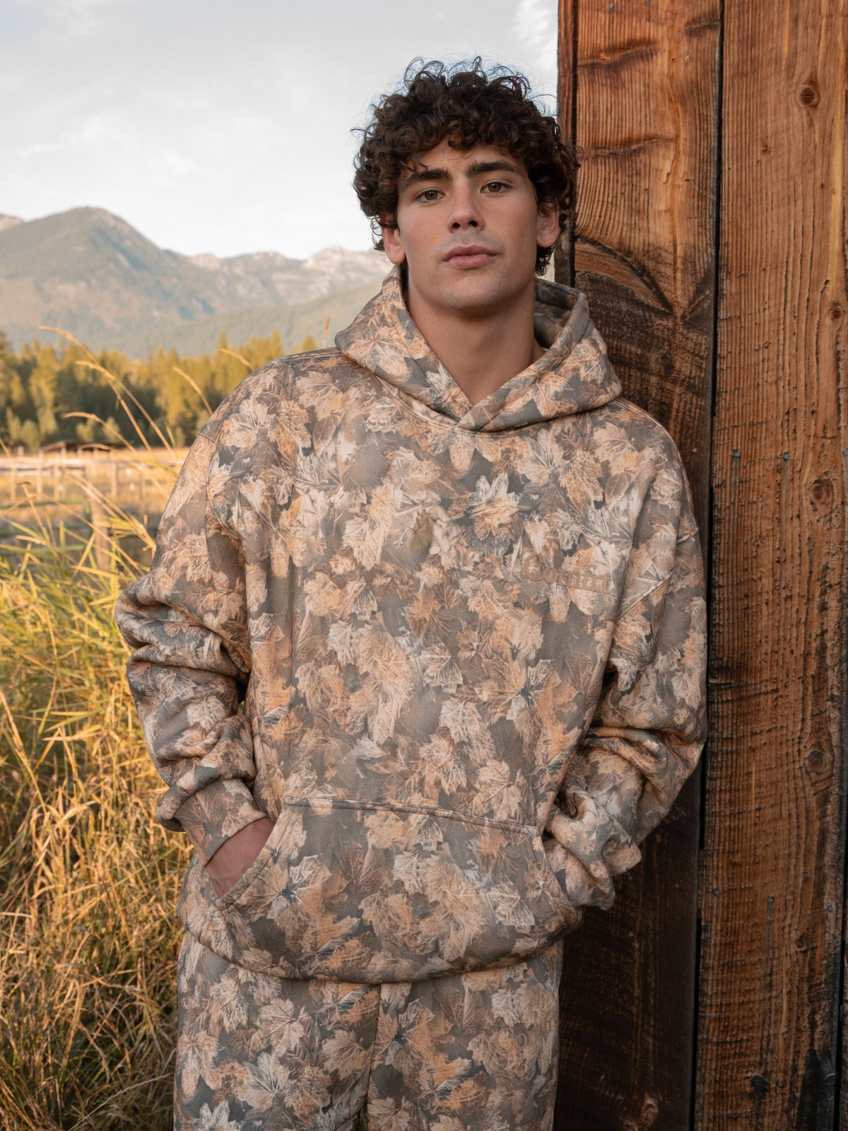 Minimalist Hoodie – Mega