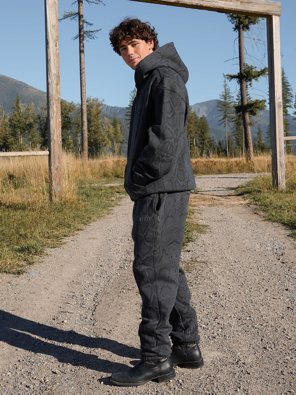 Minimalist Hoodie – Mega
