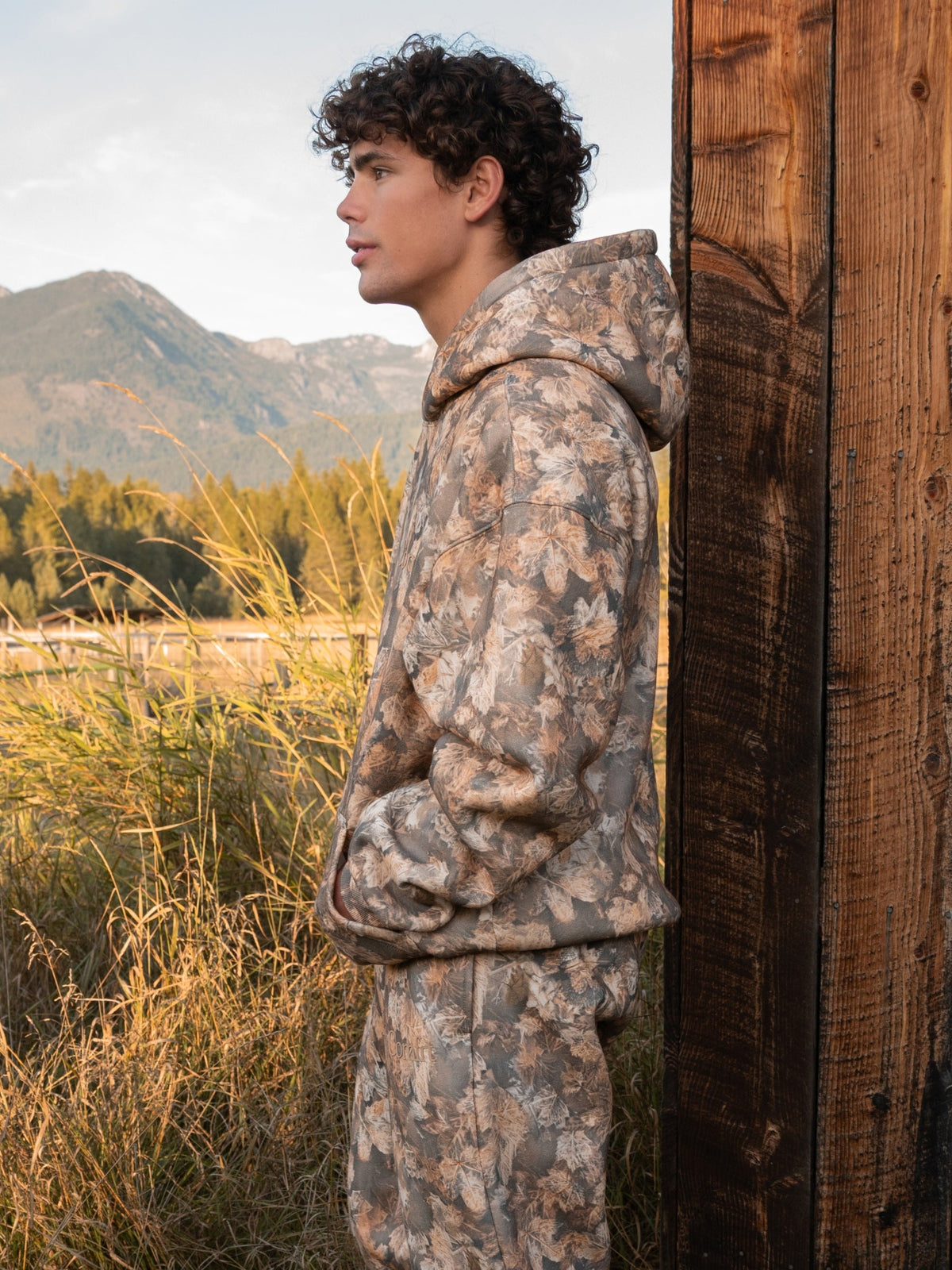Minimalist Hoodie – Mega